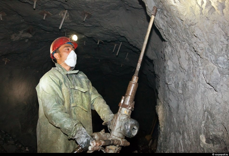 Illustration for article titled Former Soviet Mines Are Like Artificially Constructed Pits Of Hell
